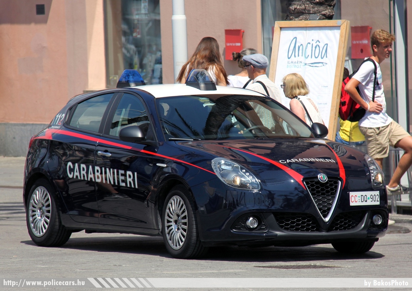 Alfa Romeo Giulietta, Carabinieri, fotó: BakosPhoto
Keywords: rendőr rendőrautó rendőrség olasz Olaszország police policecar Italy italian katonai rendészet military