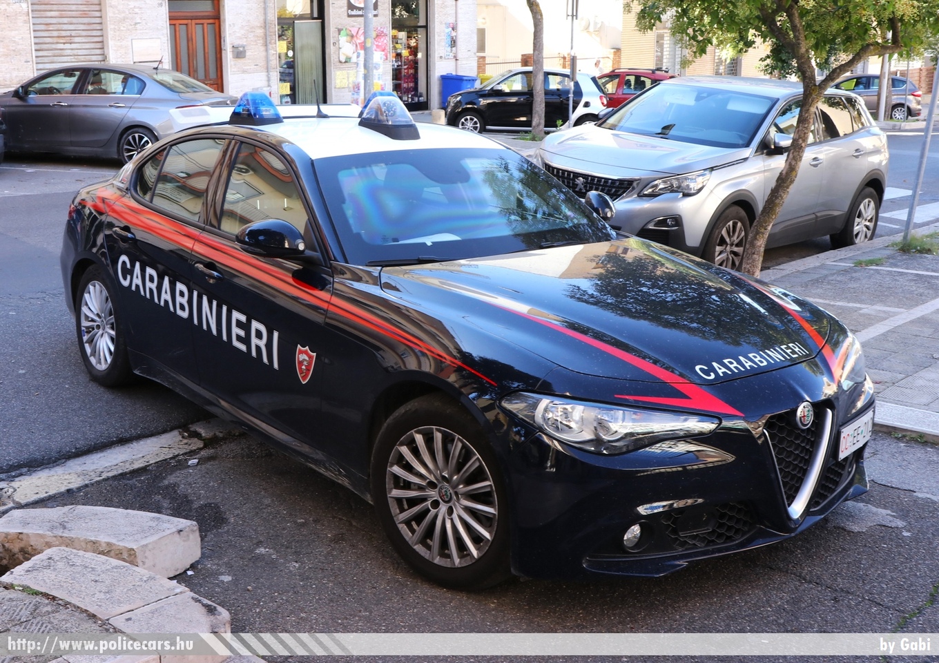 Alfa Romeo Giulia, Carabinieri, fotó: Gabi
Keywords: rendőr rendőrautó rendőrség olasz Olaszország police policecar Italy italian katonai rendészet military