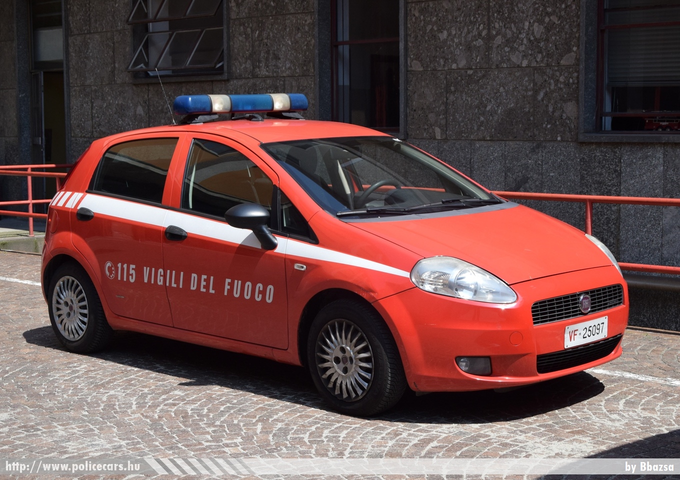 Fiat Punto, Vigili del Fuoco di Milano, fotó: Bbazsa
Keywords: olasz Olaszország italian Italy fire firetruck tûzoltó tûzoltóautó tûzoltóság