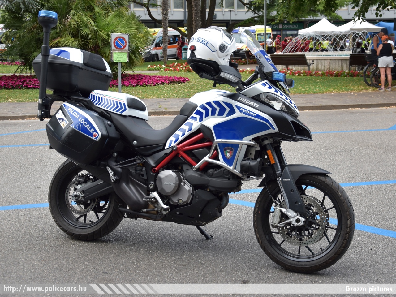 Ducati Multistrada 900, Polizia Locale Jesolo, fotó: Gzozzo pictures
Keywords: rendőr rendőrmotor rendőrség olasz Olaszország police policemotorcycle Italy italian
