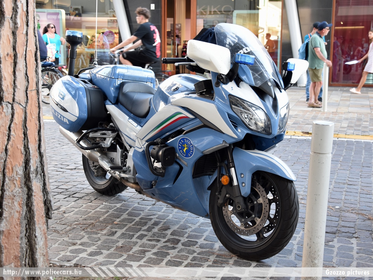 BMW, Polizia di Stato, fotó: Gzozzo pictures
Keywords: rendőr rendőrmotor rendőrség olasz Olaszország police policemotorcycle Italy italian