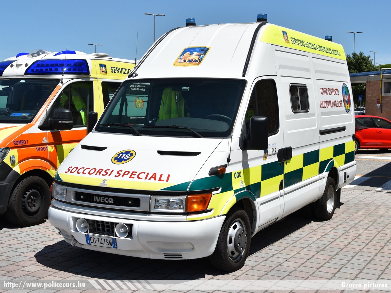 Iveco Daily, SUEM 118 ULSS 3 Emergenza Centrale Operativa di Mestre, Unità Supporto Incidente Maggiore, Alfa 30, fotó: Gzozzo pictures

Keywords: mentő mentőautó olasz Olaszország ambulance Italy italian
