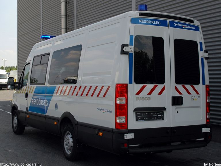 Iveco Turbo Daily, fotó: Norbee
Keywords: rendőrautó rendőr rendőrség magyar Magyarország hungarian Hungary police policecar