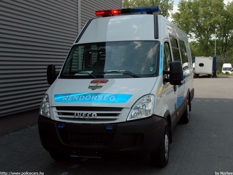 Iveco Turbo Daily, fotó: Norbee
Keywords: rendőrautó rendőr rendőrség magyar Magyarország hungarian Hungary police policecar