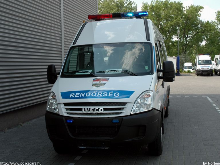 Iveco Turbo Daily, fotó: Norbee
Keywords: rendőrautó rendőr rendőrség magyar Magyarország hungarian Hungary police policecar