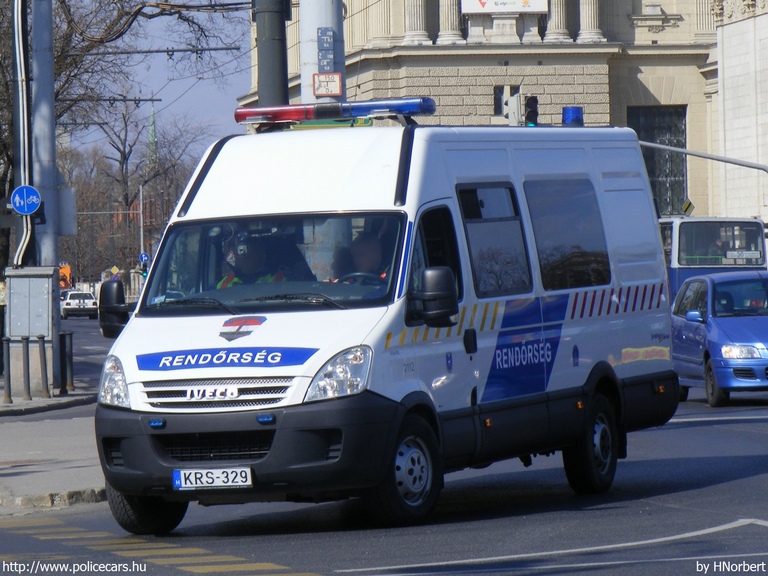 Iveco Turbo Daily, fotó: HNorbert
Keywords: rendőrautó rendőr rendőrség magyar Magyarország KRS-329 hungarian Hungary police policecar