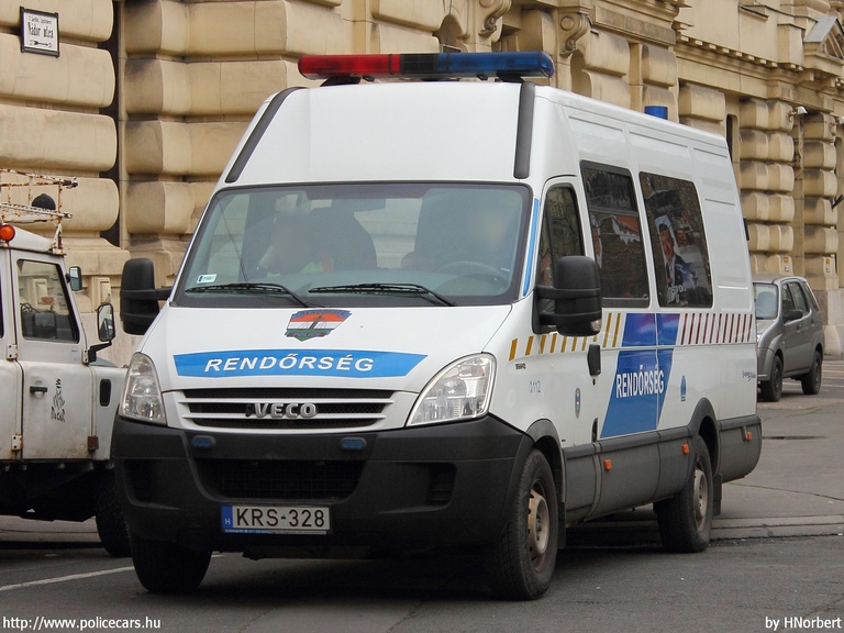 Iveco Daily, fotó: HNorbert
Keywords: rendőrautó rendőrség rendőr magyar Magyarország KRS-328 hungarian Hungary police policecar