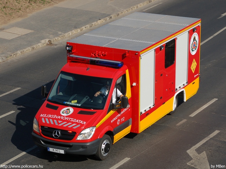 Mercedes Sprinter, fotó: MBen
Keywords: tûzoltóautó tûzoltó tûzoltóság magyar Magyarország katasztrófavédelem fire firetruck Hungary hungarian