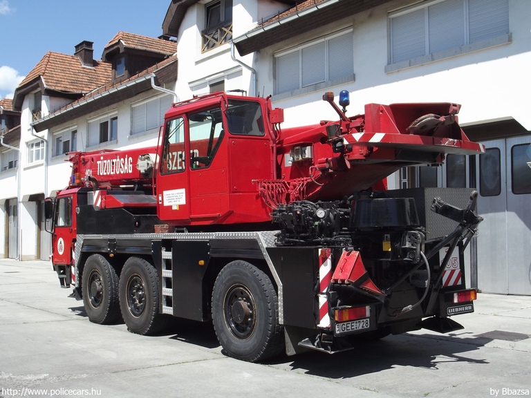 Liebherr LTM1040-3, Csongrád Megyei Katasztrófavédelmi Igazgatóság, Szegedi Katasztrófavédelmi Kirendeltség, Szegedi Hivatásos Tûzoltóparancsnokság, fotó: Bbazsa
Keywords: tûzoltóautó tûzoltó tûzoltóság magyar Magyarország katasztrófavédelem GEE-728 fire firetruck Hungary hungarian