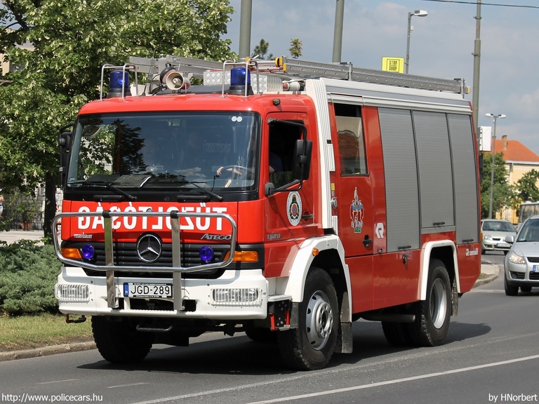Mercedes Atego 1528, Veszprém Megyei Katasztrófavédelmi Igazgatóság, Veszprémi Katasztrófavédelmi Kirendeltség, Veszprémi Hivatásos Tûzoltóparancsnokság, fotó: HNorbert
Keywords: tûzoltóautó tûzoltó tûzoltóság magyar Magyarország katasztrófavédelem JGD-289 fire firetruck Hungary hungarian