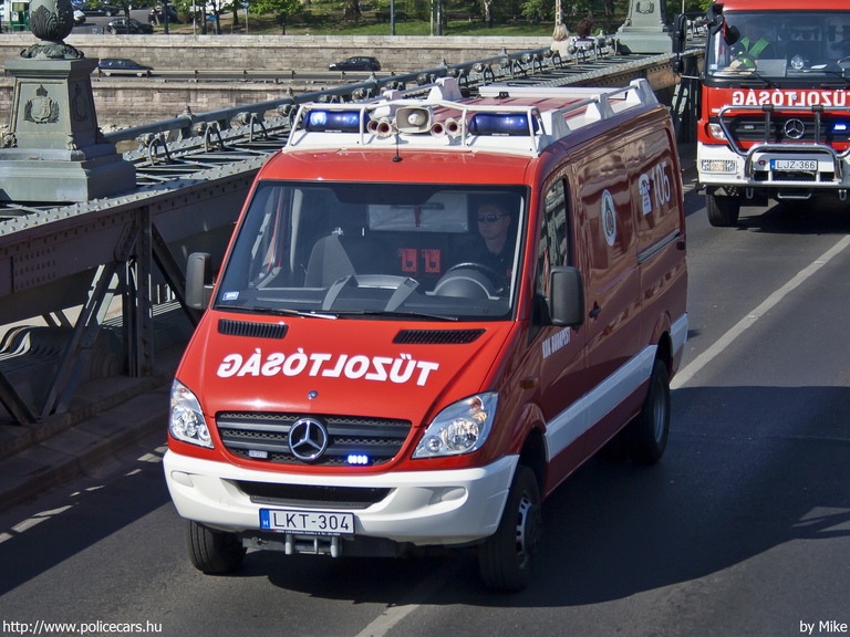 Mercedes Sprinter II, Katasztrófavédelmi Oktatási Központ, fotó: Mike
Keywords: tûzoltóautó tûzoltó tûzoltóság magyar Magyarország katasztrófavédelem LKT-304 fire firetruck Hungary hungarian
