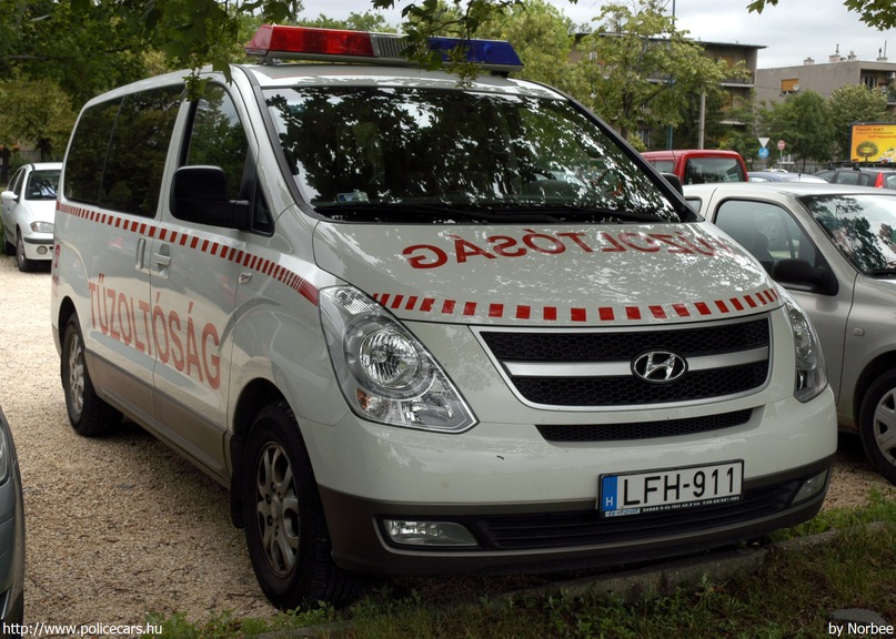 Hyundai H1, Pest Megyei Katasztrófavédelmi Igazgatóság, fotó: Norbee
Keywords: tûzoltóautó tûzoltó tûzoltóság magyar Magyarország katasztrófavédelem LFH-911 fire firetruck Hungary hungarian