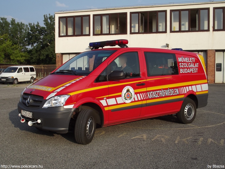Mercedes-Benz Vito 116 CDI, Fõvárosi Katasztrófavédelmi Igazgatóság, fotó: Bbazsa
Keywords: tûzoltóautó tûzoltó tûzoltóság magyar Magyarország katasztrófavédelem TCS-002 fire firetruck Hungary hungarian
