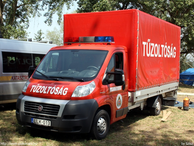 Fiat Ducato, Gyõr-Moson-Sopron Megyei Katasztrófavédelmi Igazgatóság, Mosonmagyaróvári Katasztrófavédelmi Kirendeltség, Mosonmagyaróvári Hivatásos Tûzoltóparancsnokság, fotó: Sziszi
Keywords: tûzoltóautó tûzoltó tûzoltóság magyar Magyarország katasztrófavédelem LLK-013 fire firetruck Hungary hungarian