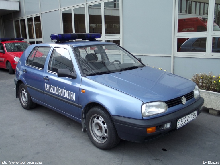 Volkswagen Golf III, Fõvárosi Katasztrófavédelmi Igazgatóság, fotó: Bbazsa
Keywords: tûzoltóautó tûzoltóság tûzoltó magyar Magyarország katasztrófavédelem EGV-794 fire firetruck Hungary hungarian