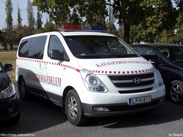 Hyundai H1, Pest Megyei Katasztrófavédelmi Igazgatóság, fotó: Bbazsa
Keywords: tûzoltóautó tûzoltóság tûzoltó magyar Magyarország katasztrófavédelem LFH-911 fire firetruck Hungary hungarian