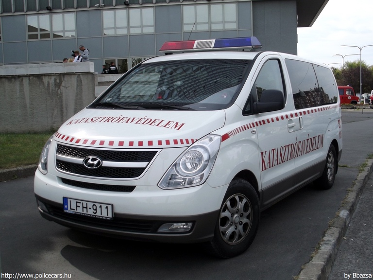 Hyundai H1, Pest Megyei Katasztrófavédelmi Igazgatóság, fotó: Bbazsa
Keywords: tûzoltóautó tûzoltóság tûzoltó magyar Magyarország katasztrófavédelem LFH-911 fire firetruck Hungary hungarian