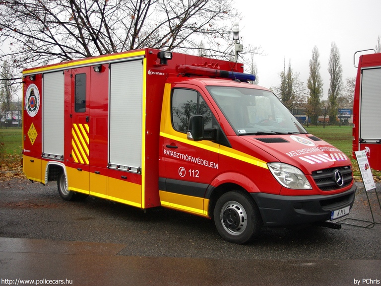 Mercedes-Benz Sprinter II, fotó: PChris
Keywords: tûzoltóautó tûzoltóság tûzoltó magyar Magyarország katasztrófavédelem fire firetruck Hungary hungarian