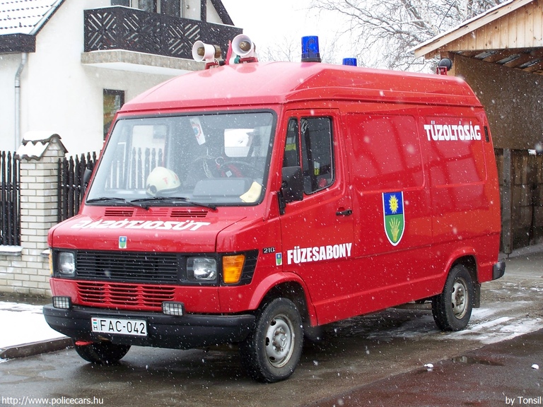 Mercedes-Benz 210, Füzesabonyi Szent Flórián Önkéntes Tûzoltó Egyesület, fotó: Tonsil
Keywords: tûzoltóautó ÖTE tûzoltóság tûzoltó magyar Magyarország FAC-042 fire firetruck Hungary hungarian