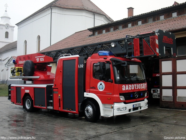 Mercedes-Benz Atego 1326 Metz L32, [url=http://somogy.katved.hu/]Somogy Megyei Katasztrófavédelmi Igazgatóság[/url], Marcali Katasztrófavédelmi Kirendeltség, Marcali Hivatásos Tûzoltóparancsnokság, fotó: Gzozzo pictures
Keywords: tûzoltóautó tûzoltóság tûzoltó magyar Magyarország katasztrófavédelem LER-089 fire firetruck Hungary hungarian