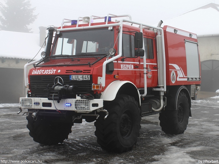 Mercedes-Benz Unimog HEROS Forest MT-2000, [url=http://veszprem.katved.hu/]Veszprém Megyei Katasztrófavédelmi Igazgatóság[/url], Veszprémi Katasztrófavédelmi Kirendeltség, Veszprémi Hivatásos Tûzoltóparancsnokság, fotó: HNorbert
Keywords: tûzoltóautó tûzoltóság tûzoltó magyar Magyarország katasztrófavédelem LUL-645 fire firetruck Hungary hungarian