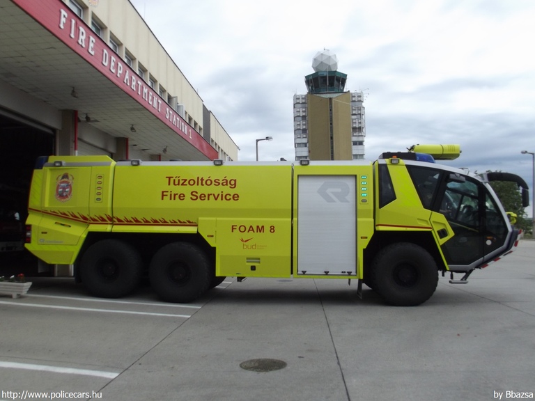 Rosenbauer Panther 6x6 CA-5, [url=http://fovaros.katved.hu/]Fõvárosi Katasztrófavédelmi Igazgatóság[/url], Dél-pesti Katasztrófavédelmi Kirendeltség, Budapest Airport (Ferihegy) Repülõtéri Tûzoltóság, fotó: Bbazsa
Keywords: tûzoltóautó tûzoltóság tûzoltó magyar Magyarország katasztrófavédelem létesítményi fire firetruck Hungary hungarian