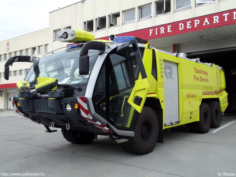 Rosenbauer Panther 6x6 CA-5, [url=http://fovaros.katved.hu/]Fõvárosi Katasztrófavédelmi Igazgatóság[/url], Dél-pesti Katasztrófavédelmi Kirendeltség, Budapest Airport (Ferihegy) Repülõtéri Tûzoltóság, fotó: Bbazsa
Keywords: tûzoltóautó tûzoltóság tûzoltó magyar Magyarország katasztrófavédelem létesítményi fire firetruck Hungary hungarian