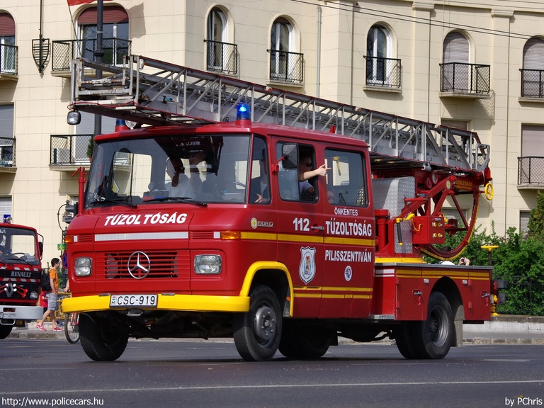 Mercedes-Benz 608D, Pilisszentiváni Önkéntes Tûzoltó Egyesület, fotó: PChris
Keywords: tûzoltóautó ÖTE tûzoltóság tûzoltó magyar Magyarország CSC-919 fire firetruck Hungary hungarian