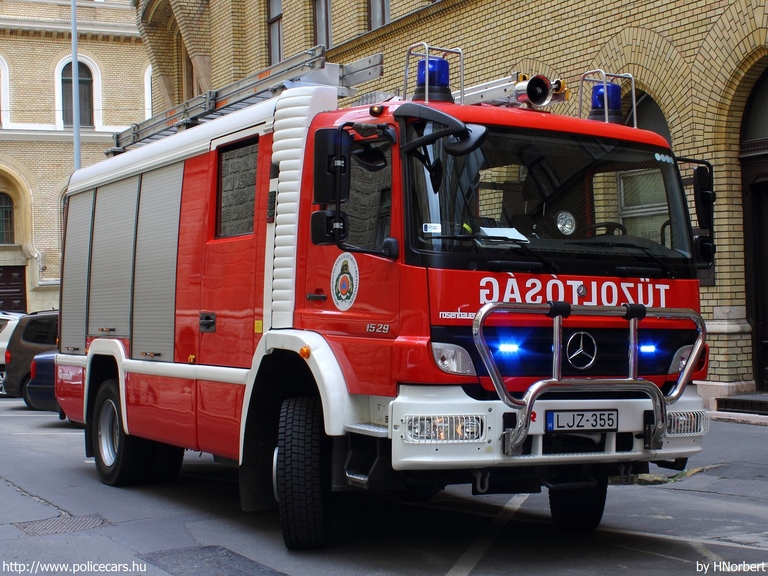 Mercedes-Benz Atego 1529 Rosenbauer TLF 4000 AT2, Fõvárosi Katasztrófavédelmi Igazgatóság, fotó: HNorbert
Keywords: tûzoltóautó tûzoltóság tûzoltó magyar Magyarország katasztrófavédelem LJZ-355 fire firetruck Hungary hungarian