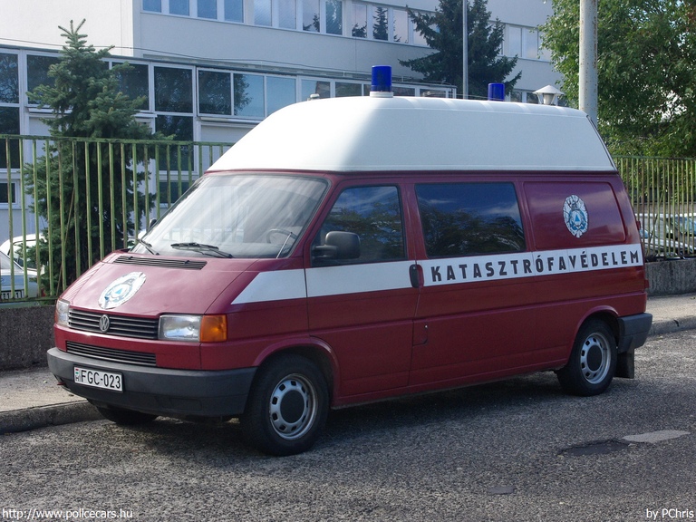 Volkswagen Transporter T4, Országos Katasztrófavédelmi Fõigazgatóság, fotó: PChris
Keywords: tûzoltóautó tûzoltóság tûzoltó magyar Magyarország katasztrófavédelem FGC-023 fire firetruck Hungary hungarian