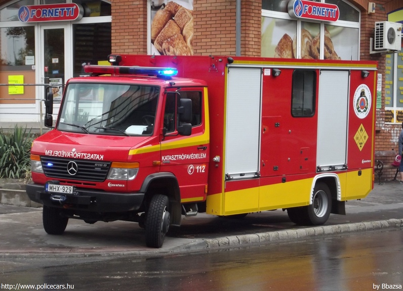 Mercedes-Benz Vario 816D Heros Respirátor, Fõvárosi Katasztrófavédelmi Igazgatóság, fotó: Bbazsa
Keywords: tûzoltóautó tûzoltóság tûzoltó magyar Magyarország katasztrófavédelem MHX-929 fire firetruck Hungary hungarian