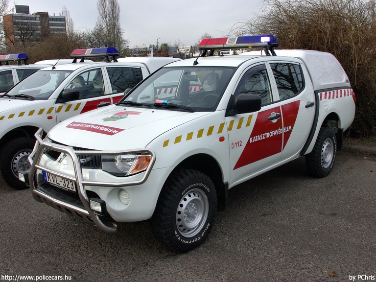 Mitsubishi L200, Országos Katasztrófavédelmi Fõigazgatóság, fotó: PChris
Keywords: tûzoltó tûzoltóautó tûzoltóság magyar Magyarország katasztrófavédelem KVL-323 fire firetruck Hungary hungarian
