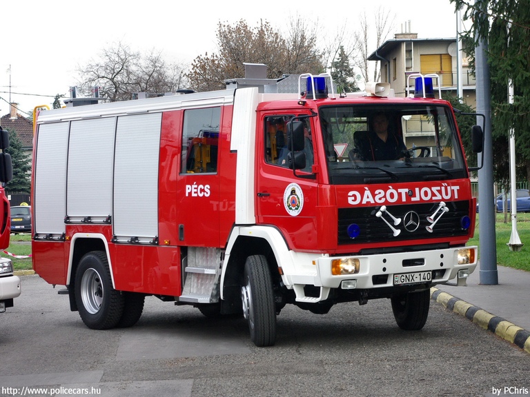 Mercedes-Benz 1124 Rosenbauer TLF 2000 AT, Baranya Megyei Katasztrófavédelmi Igazgatóság, Pécsi Hivatásos Tûzoltóparancsnokság, fotó: PChris
Keywords: tûzoltóautó tûzoltóság tûzoltó magyar Magyarország katasztrófavédelem GNX-140 fire firetruck Hungary hungarian