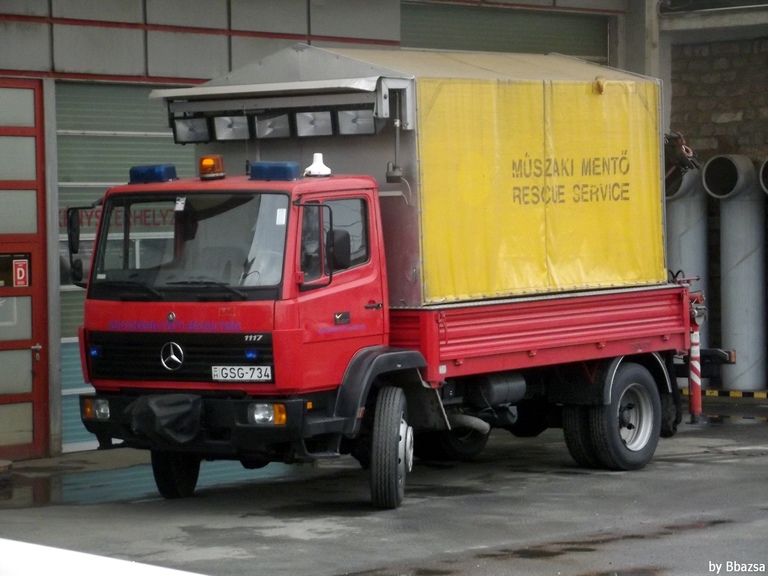 Mercedes-Benz 1117, Fõvárosi Katasztrófavédelmi Igazgatóság, Repülõtéri Kényszerhelyzeti Készültség, fotó: Bbazsa
Keywords: tûzoltó tûzoltóautó tûzoltóság magyar Magyarország katasztrófavédelem GSG-734 fire firetruck Hungary hungarian