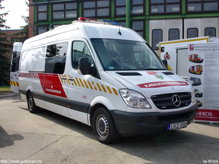 Mercedes-Benz Sprinter II 313 CDI, fotó: PChris
Keywords: tûzoltóautó tûzoltóság tûzoltó magyar Magyarország katasztrófavédelem LKZ-008 fire firetruck Hungary hungarian