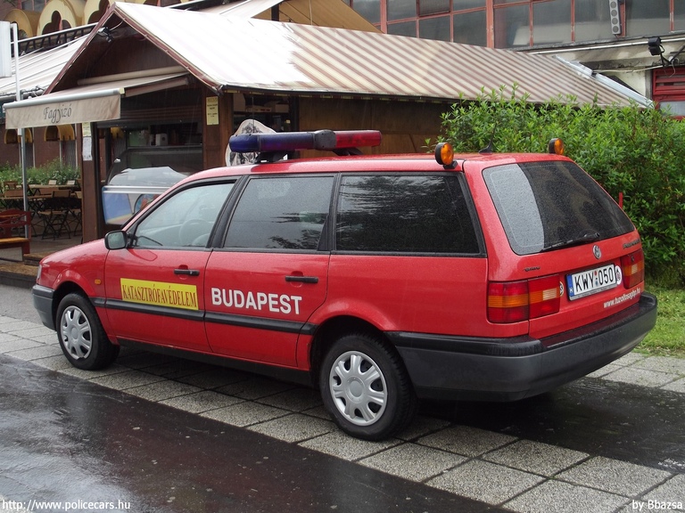 Volkswagen Passat, Fõvárosi Katasztrófavédelmi Igazgatóság, fotó: Bbazsa
Keywords: tûzoltó tûzoltóautó tûzoltóság katasztrófavédelem magyar Magyarország KWY-050 fire firetruck Hungary hungarian