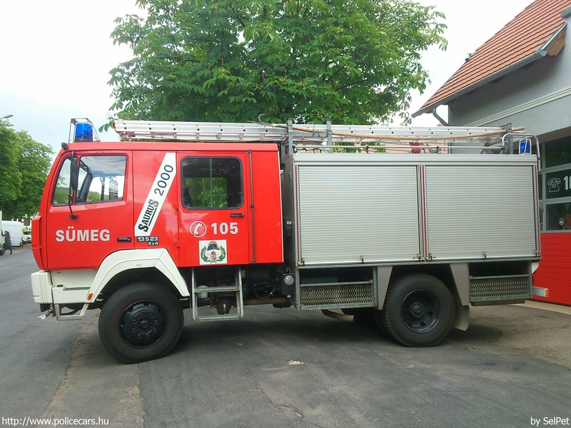 Steyr 13S23 4x4 Bronto-Saurus 2000, Sümeg Önkormányzati Tûzoltóparancsnokság, fotó: SelPet
Keywords: tûzoltóautó tûzoltó ÖT tûzoltóság magyar Magyarország LMG-812 fire firetruck Hungary hungarian