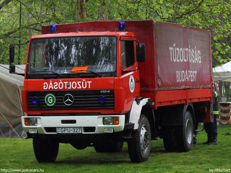 Mercedes-Benz 1124, Fõvárosi Katasztrófavédelmi Igazgatóság, fotó: HNorbert
Keywords: tûzoltó tûzoltóautó tûzoltóság katasztrófavédelem magyar Magyarország GPU-327 fire firetruck Hungary hungarian