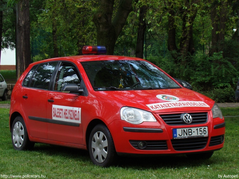 Volkswagen Polo, Fõvárosi Katasztrófavédelmi Igazgatóság, fotó: Autopeti
Keywords: tûzoltó tûzoltóautó tûzoltóság katasztrófavédelem magyar Magyarország JNB-156 fire firetruck Hungary hungarian