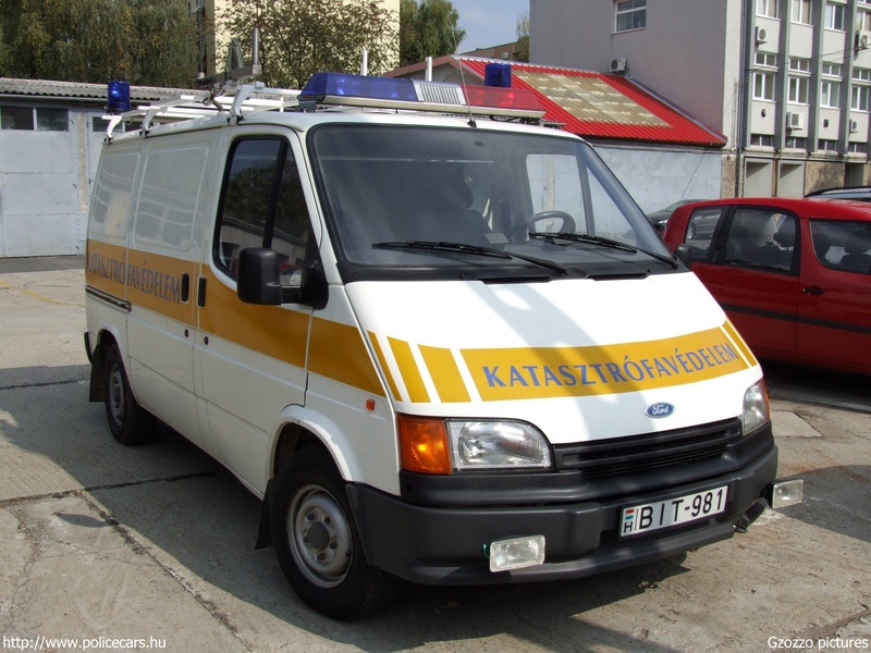 Ford Transit, Baranya Megyei Katasztrófavédelmi Igazgatóság, fotó: Gzozzo pictures
Keywords: tûzoltó tûzoltóautó tûzoltóság katasztrófavédelem magyar Magyarország BIT-981 fire firetruck Hungary hungarian