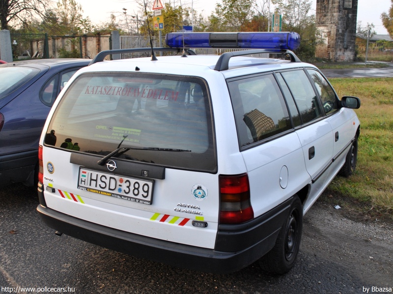 Opel Astra F Caravan, Fõvárosi Katasztrófavédelmi Igazgatóság, fotó: Bbazsa
Keywords: tûzoltó tûzoltóautó tûzoltóság katasztrófavédelem magyar Magyarország HSD-389 fire firetruck Hungary hungarian