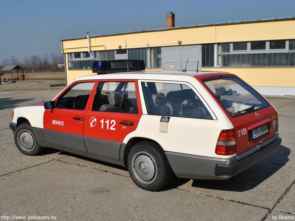 Mercedes E W124, Baranya Megyei Katasztrófavédelmi Igazgatóság, Mohácsi Katasztrófavédelmi Kirendeltség, Mohácsi Hivatásos Tûzoltóparancsnokság, fotó: Bbazsa
Keywords: tûzoltó tûzoltóautó tûzoltóság katasztrófavédelem magyar Magyarország JOL-988 fire firetruck Hungary hungarian