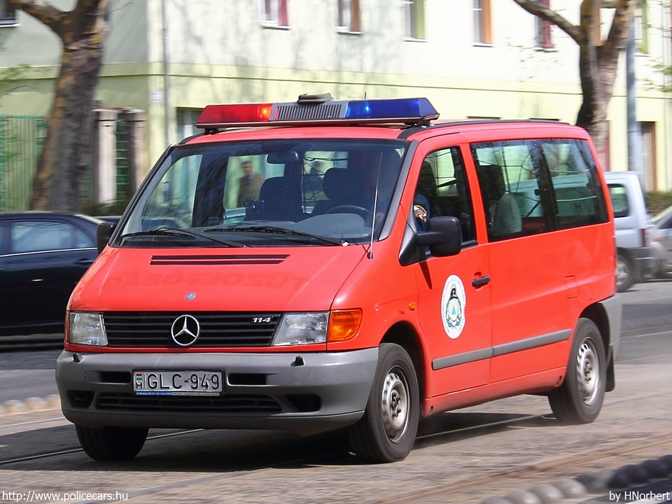 Mercedes-Benz Vito 114, Fõvárosi Katasztrófavédelmi Igazgatóság, fotó: HNorbert
Keywords: tûzoltóautó tûzoltóság tûzoltó magyar Magyarország katasztrófavédelem GLC-949 fire firetruck Hungary hungarian