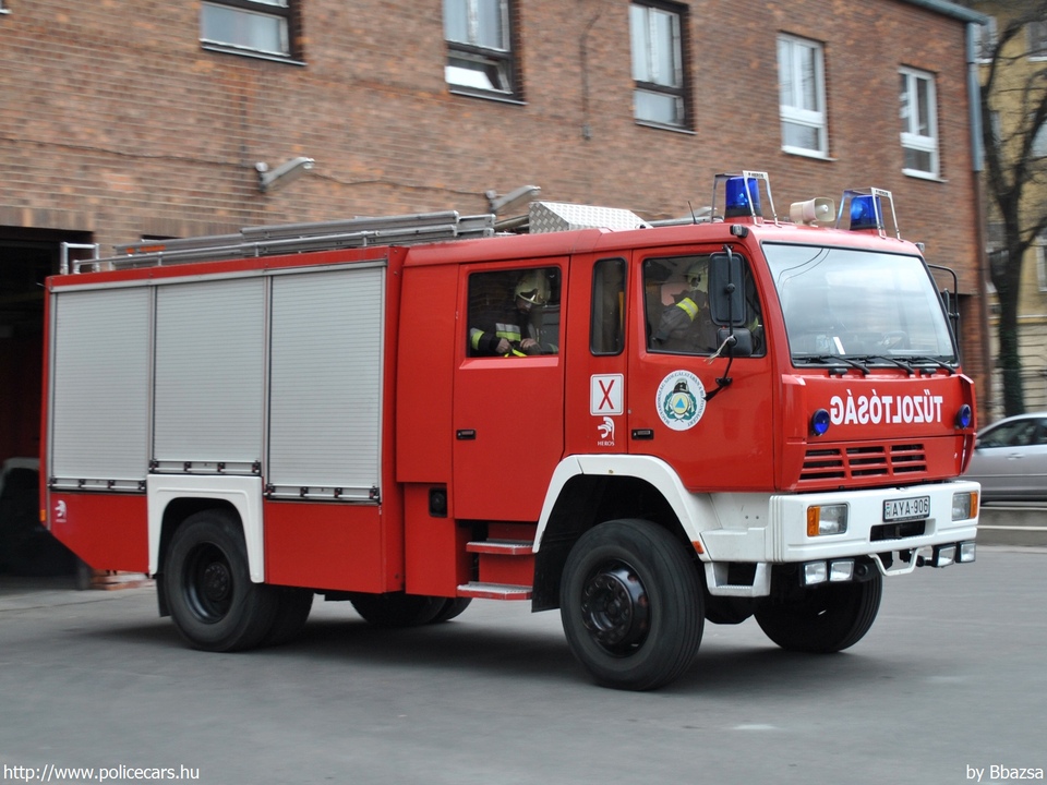 STEYR 16S26 Rosenbauer TLF 4000, Fõvárosi Katasztrófavédelmi Igazgatóság, X. Kerületi Hivatásos Tûzoltóparancsnokság, fotó: Bbazsa
Keywords: tûzoltóautó tûzoltóság tûzoltó magyar Magyarország katasztrófavédelem AYA-906 fire firetruck Hungary hungarian