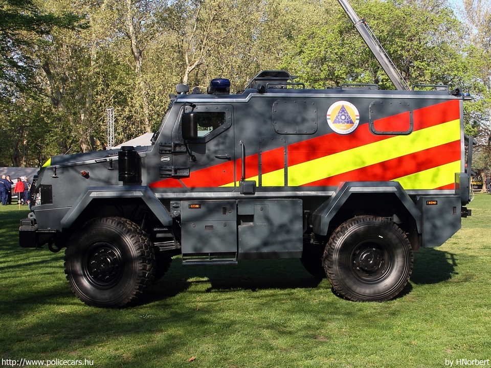 Komondor RDO-3221, MVM Paksi Atomerõmû Zrt., fotó: HNorbert
Keywords: tûzoltó tûzoltóautó tûzoltóság magyar Magyarország létesítményi fire firetruck Hungary hungarian