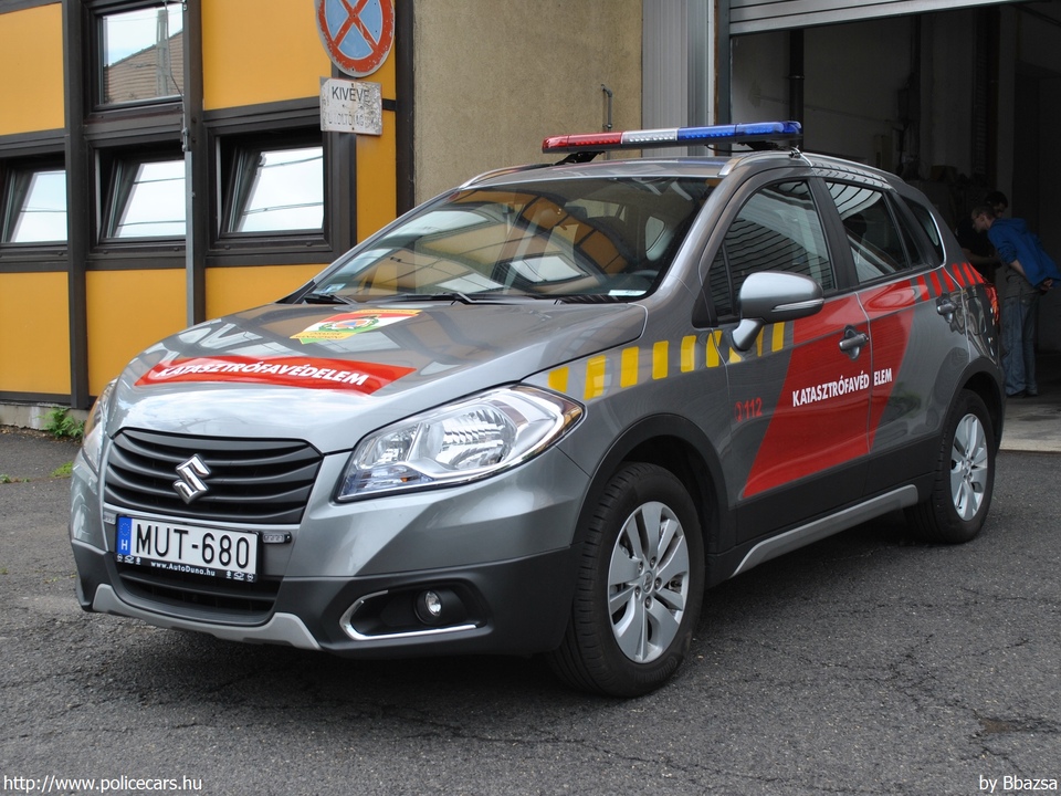 Suzuki SX4 S-Cross, Fõvárosi Katasztrófavédelmi Igazgatóság, fotó: Bbazsa
Keywords: tûzoltóautó tûzoltóság tûzoltó magyar Magyarország katasztrófavédelem MUT-680 fire firetruck Hungary hungarian