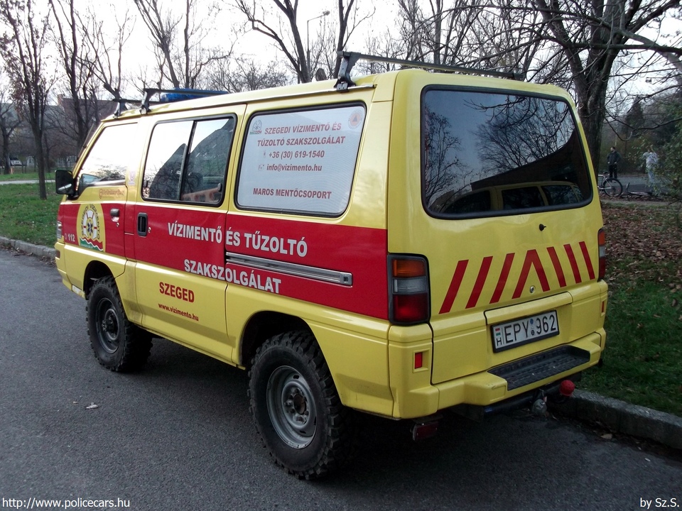 Mitsubishi L300, Szegedi Vízimentõ és Tûzoltó Szakszolgálat, fotó: Sz.S.
Keywords: magyar Magyarország speciális mentők vízimentők EPY-962 Hungary hungarian special water rescue