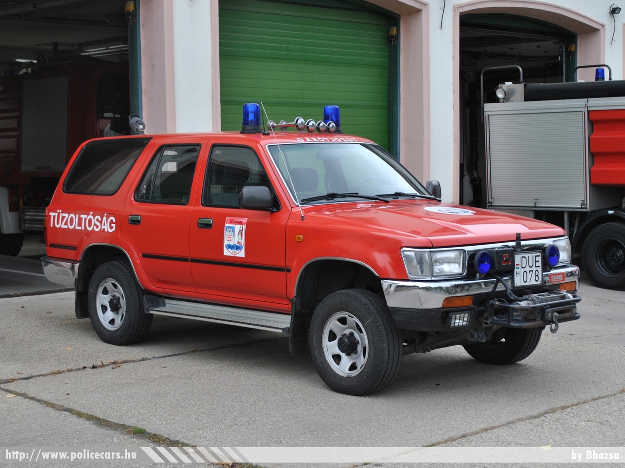 Toyota 4 Runner Saurus, Komárom-Esztergom Megyei Katasztrófavédelmi Igazgatóság, Esztergomi Katasztrófavédelmi Kirendeltség, Esztergomi Hivatásos Tûzoltóparancsnokság, fotó: Bbazsa
Keywords: tûzoltóautó HÖT magyar Magyarország tûzoltó tûzoltóság DUE-078 fire firetruck Hungary hungarian