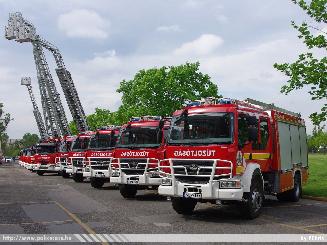 Rába R16.217 AFW Heros Aquadux-X 4000, fotó: PChris
Keywords: tûzoltóautó HÖT magyar Magyarország tûzoltó tûzoltóság NLZ-174 LPZ-960 LPZ-951  fire firetruck Hungary hungarian