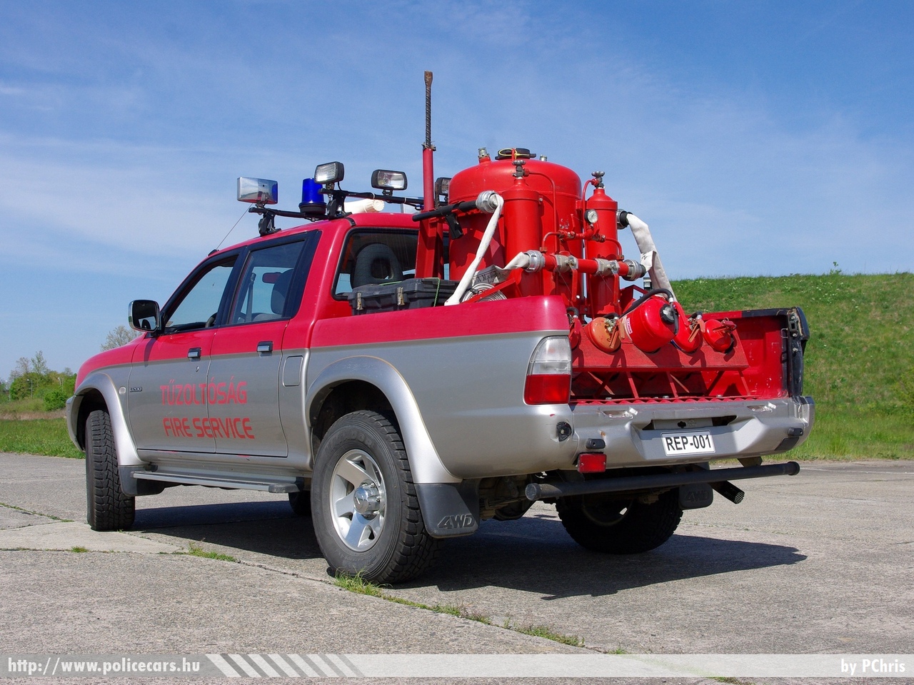 Mitsubishi L200, Hévíz-Balaton Airport (Sármellék repülõtér), fotó: PChris
Keywords: tûzoltóautó tûzoltóság tûzoltó magyar Magyarország létesítményi fire firetruck Hungary hungarian